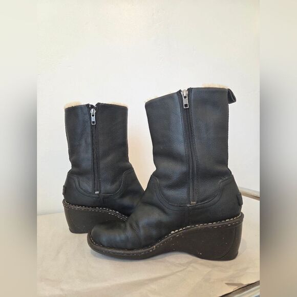 UGG Hartley Boots Mid Calf Black Sheepskin Leather Sherpa Lined Wedge Heel 8 - Picture 7 of 11